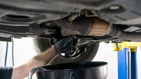 Motorenaltöl ist kein harmloser Abfallstoff, sondern ein krebserzeugender Gefahrstoff - Unternehmen müssen Beschäftigte schützen Motorenaltöl ist kein harmloser Abfallstoff, sondern ein krebserzeugender Gefahrstoff - Unternehmen müssen Beschäftigte schützen
