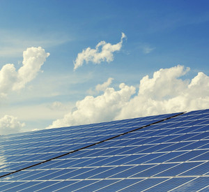 Photovoltaikanlage unter freiem Himmel