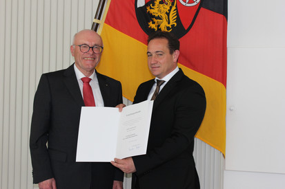 SGD Süd-Präsident Hannes Kopf überreicht Verdienstmedaille des Landes an Dieter Zeiß aus Billigheim-Ingenheim