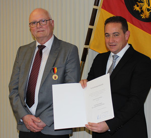 Peter Höding und SGD Süd-Präsident Hannes Kopf während der Verleihung
