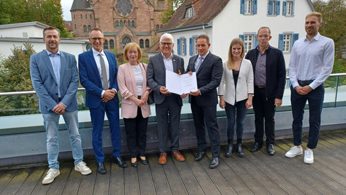 SGD Süd-Präsident Hannes Kopf überreicht Verdienstmedaille des Landes Rheinland-Pfalz an Ernst Karl Müller aus Rodenbach