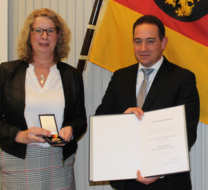 Andrea Hettmannsperger und SGD Süd-Präsident Hannes Kopf bei der Verleihung