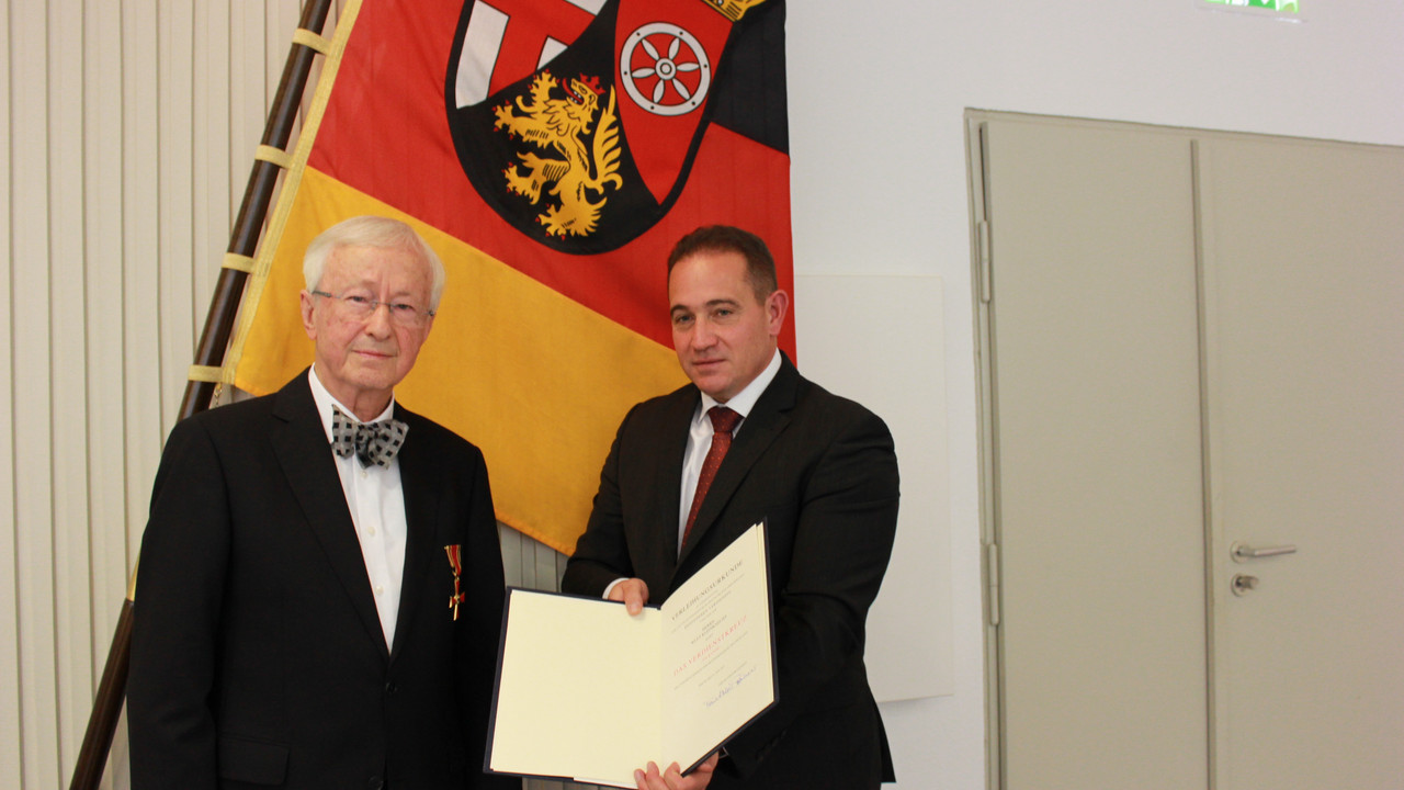 Wulf Kleinknecht und SGD Süd-Präsident Hannes Kopf bei der Verleihung