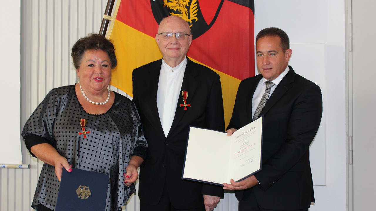 Brigitte Hauser, Gerd Hauser, SGD Süd-Präsident Hannes Kopf bei der Verleihung