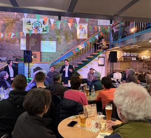 SGD Süd-Präsident Hannes Kopf eröffnet am irischen Abend im Auswanderermuseum Oberalben die Ausstellung „Die irische Pfälzer Geschichte“.