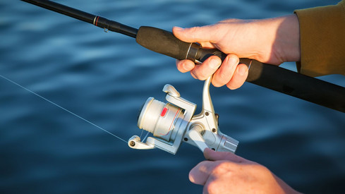 Unterwegs mit der Wasserschutzpolizei: Fischereiaufsicht der SGD Süd kontrolliert Angler