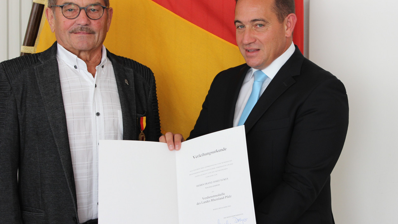 Franz-Josef Eckes und SGD Süd-Präsident Hannes Kopf bei der Verleihung