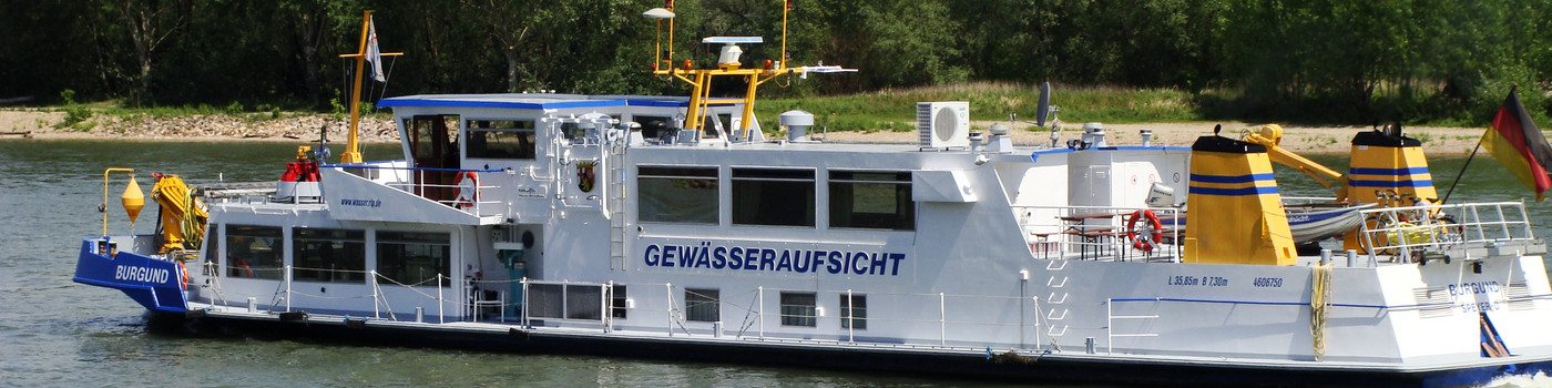 Schiff der Gewässeraufsicht auf dem Rhein
